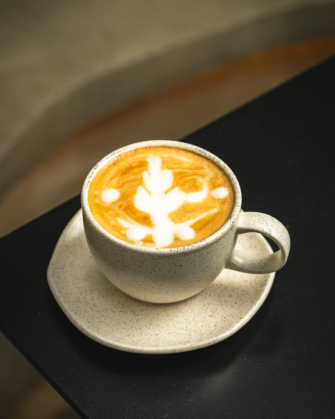 Cappuccino de Mattiz Café-Bar servido en taza de cerámica